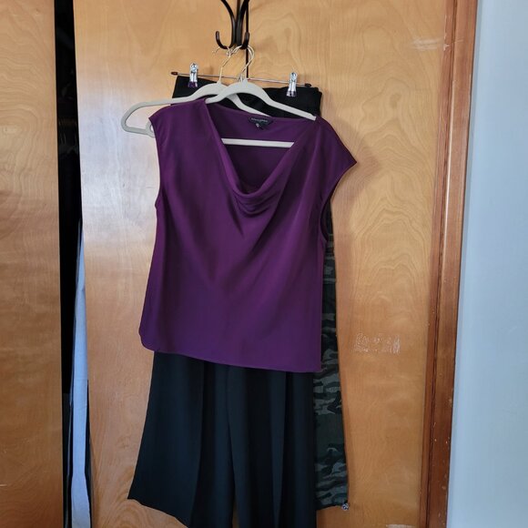 Banana Republic Top cowl neck in burgandy - Picture 4 of 4